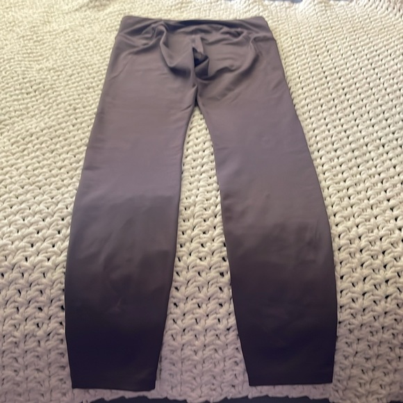 Women’s Underwear Armour leggings size M - Picture 3 of 3